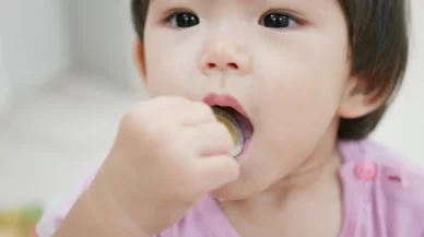 Coin Sized Button Battery Child Swallowing Danger: Parents Beware!