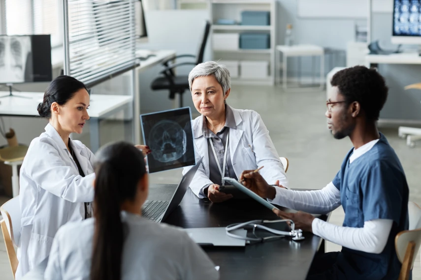 Derechos legales e indemnización por lesiones cerebrales traumáticas en Fayetteville